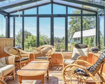 Awesome home in Ovifat with sauna - Ovifat - Lounge