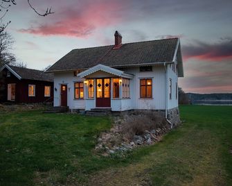 Landhaus mit Eigenem Steg am Schönen Gullmarsfjord - Fossen - Edificio