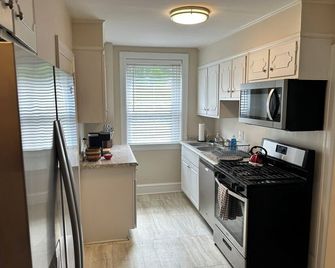 Tranquil Two near Bryn Mawr College - Bryn Mawr - Kitchen