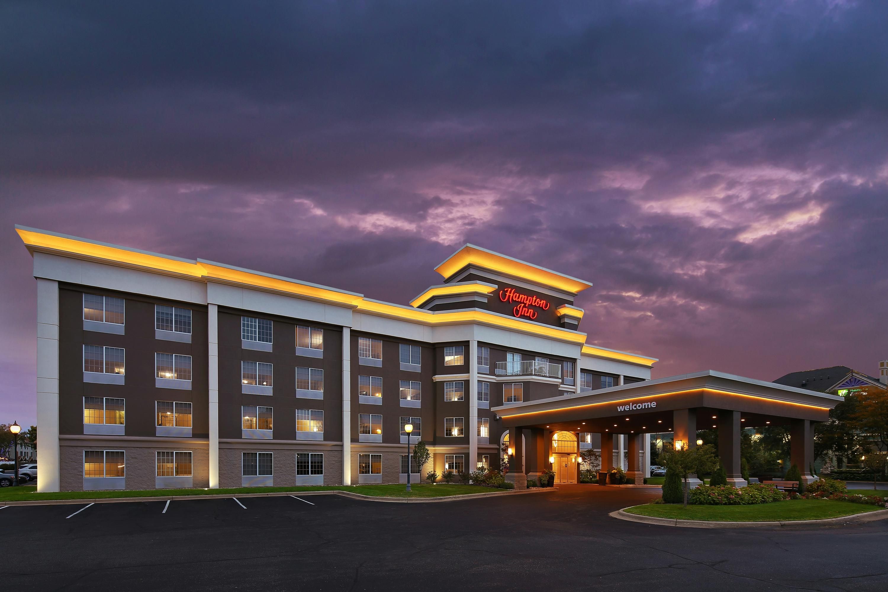 Hampton Inn Holland - Holland - Building