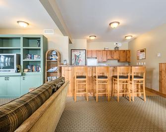 Ground floor Creekside Condo with direct trail access - Pet Friendly ! - Lumby - Living room