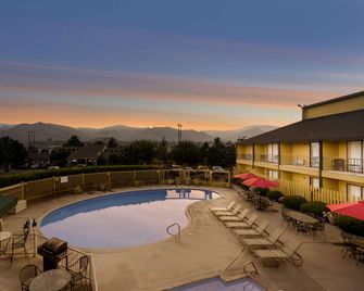 SureStay by Best Western Wenatchee - East Wenatchee - Piscina