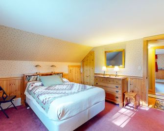 Comfortable home near the beach - dog-friendly - full kitchen & washer/dryer - Rockland - Bedroom