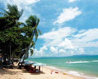 Sea Breeze Jomtien Resort - Pattaya - Spiaggia