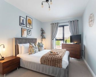 Elliot Oliver - Stylish 2 Bedroom Apartment With Parking In The Docks - Gloucester - Bedroom