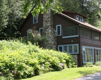 Adirondack Camp - Lakefront - New Dock - with wifi - Ticonderoga - Bâtiment