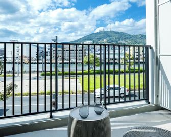 Zee Haven Nagasakiekimae - Nagasaki - Balcony