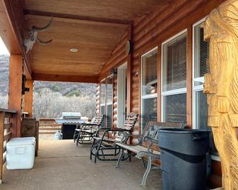 North Mountain Retreat - Norwood - Patio