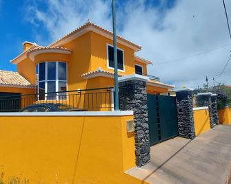 Home For Nature Tourism, Madeira Island Leahouse, Nature And Sea - Prazeres - Edificio