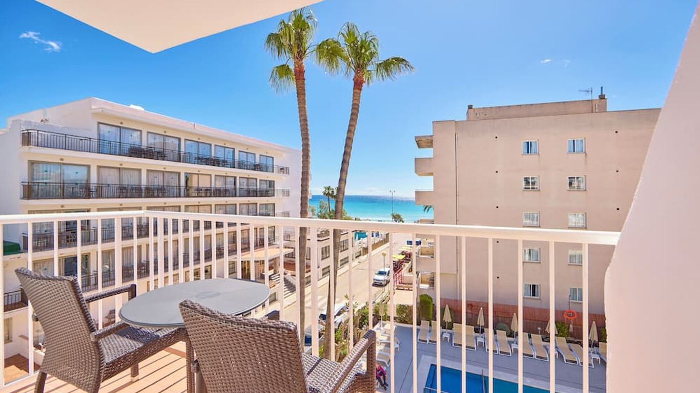 Universal Hotel Bikini