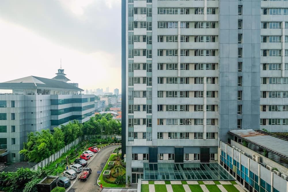 Comfort And Homey 2br At Nifarro Park Ap - ג'קרטה - בניין