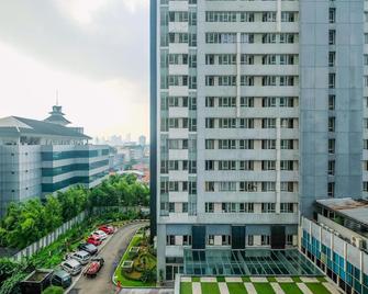 Comfort And Homey 2br At Nifarro Park Ap - Jakarta - Toà nhà