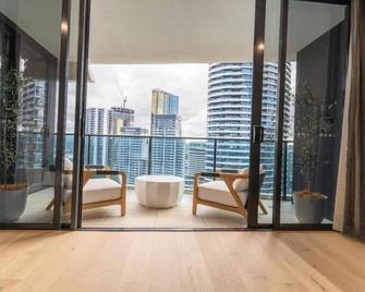 Broadbeach Luxury Oracle Tower 1 Apartment 2Bed 2Bath 1 Car - Broadbeach - Balcony