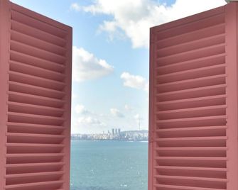 Noya Kosk Otel - Buyukada - Balkón