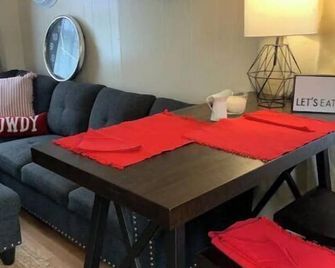 Rustic BG Bungalow at 609 eighth street - Bowling Green - Essbereich