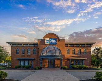 Best Western Potsdam University Park Inn - Potsdam - Edificio