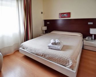 Apartamentos María Luisa - Burgos - Slaapkamer