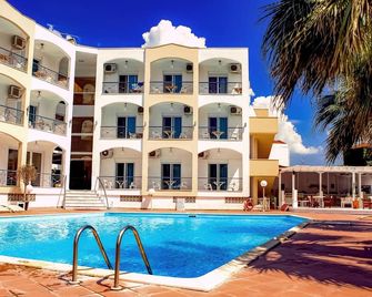 Stavros Beach Hotel - Stavros - Piscina