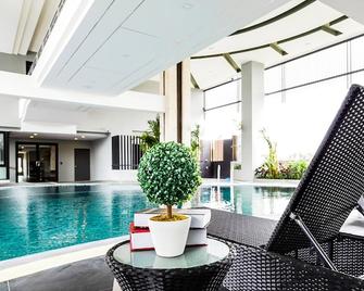 Green Point Residence Hotel - Mueang Nonthaburi - Piscina