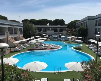Cheerful Apartment with AC near Adriatic Coast - Lido di Spina - Piscina