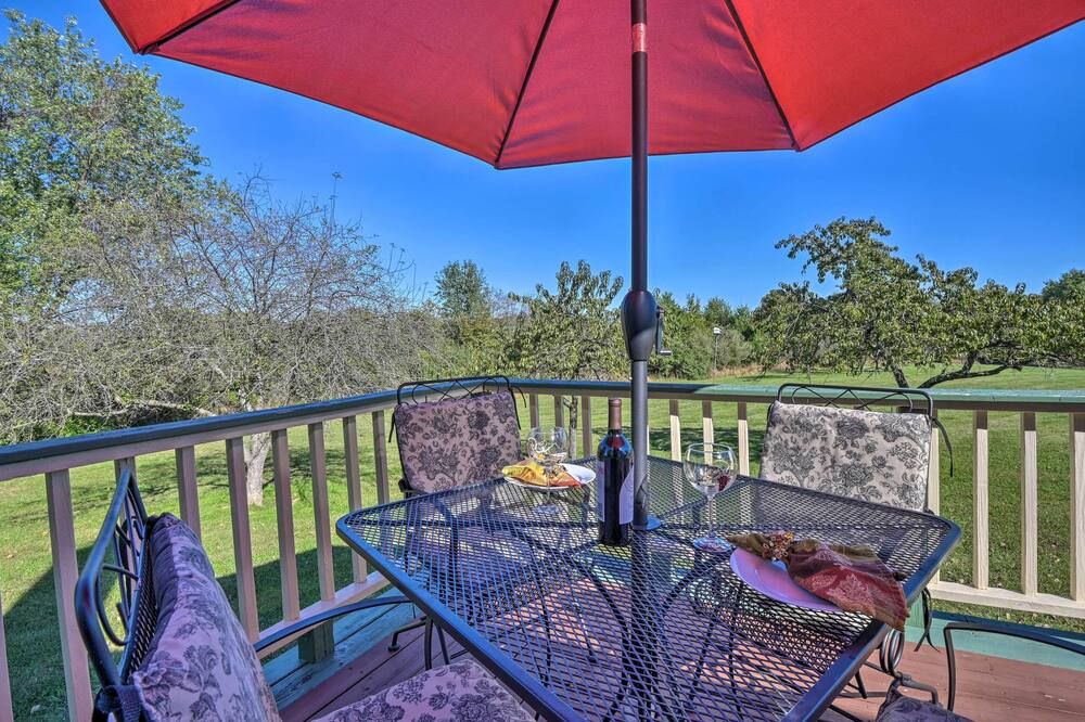 Lovettsville Cottage in Heart of Wine Country