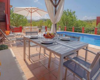 Cozy Home In Port D'alcúdia - Alcudia - Parveke