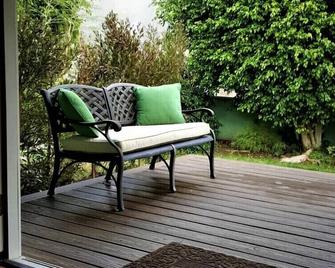 Private Cottage By The Sea in The Most Prestigious Part Of Santa Monica. - Santa Monica - Patio