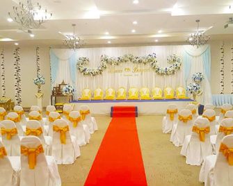 Prachuap Grand Hotel - Prachuap Khiri Khan - Festmiddagsal