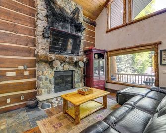Weber River Cabin in Oakley With Private - Oakley - Living room