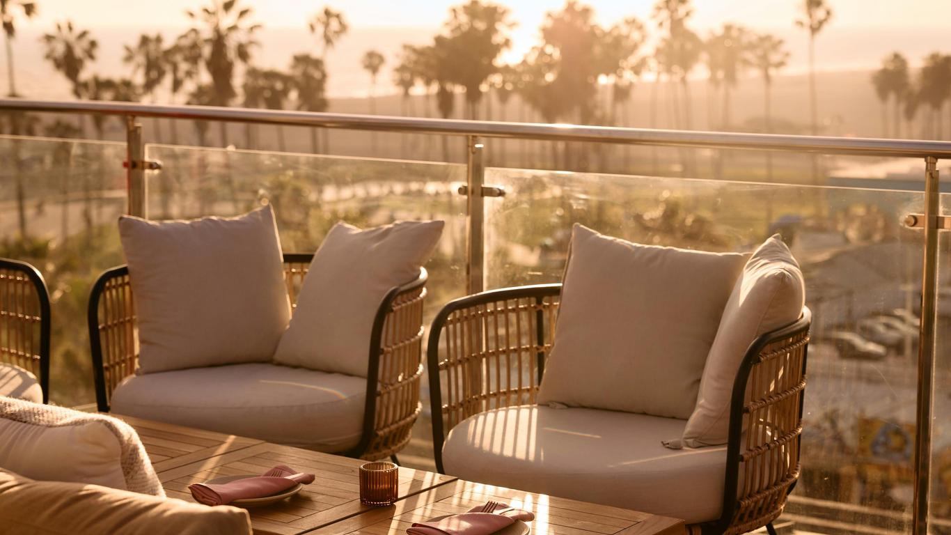 فندق إيروين