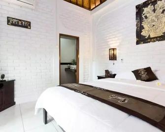Gusti Hostel - North Kuta - Habitación