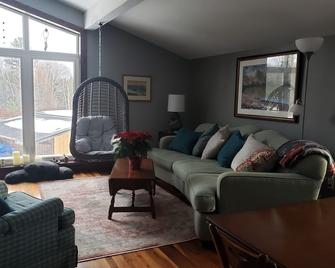 Rising Spirit Bed & Breakfast - Orono - Sala de estar