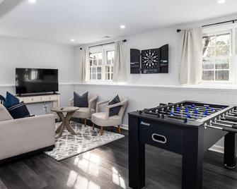 Welcome to The Richfield! - Newark - Living room