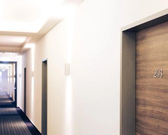 Sky Hotel Cloppenburg - Cloppenburg - Corredor