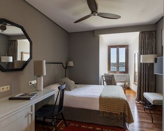 Parador de Hondarribia - Hondarribia - Спальня