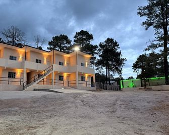 Hotel y Cabañas el Pino - Creel - Building