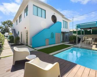 Aquabella 2 Ocean Breeze Getaway in Isla Verde - San Juan - Pool