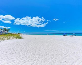Anna Maria Island Bay Watch Bungalow - Bradenton Beach - Playa