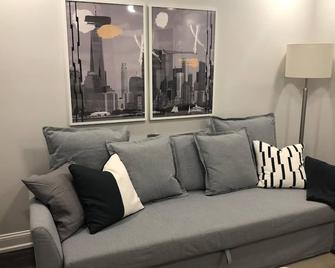 1631 4C · Restful 1bed Apt/20 min to NYC-Parking Avail. - North Bergen - Sala
