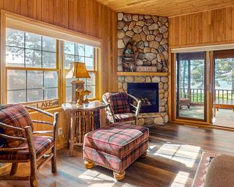 Chippewa Retreat - Den - Manitowish Waters - Living room
