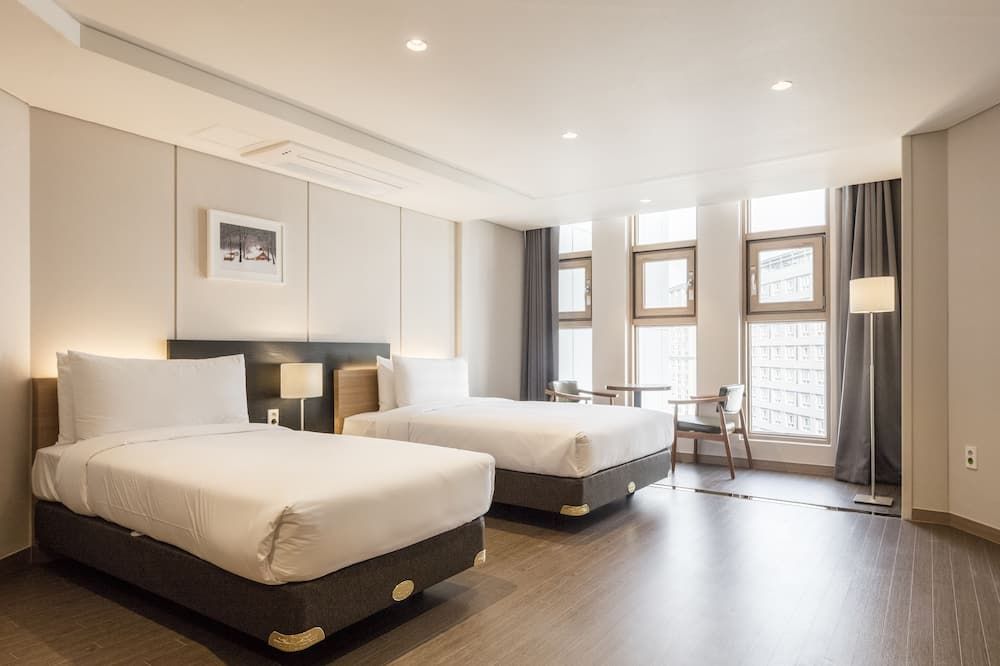 The First Stay Hotel thumbnail 3