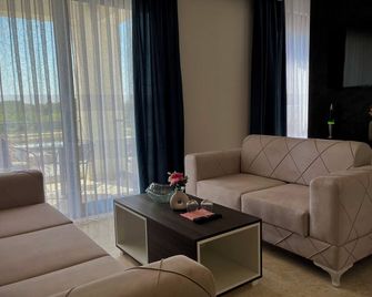 Hermosa Hotel - Bregvija - Sala de estar