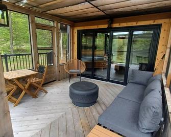 Pine Brae Eco-Resort - Perth - Living room