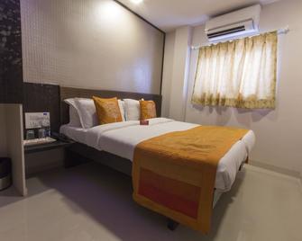 OYO Rooms Lbs Marg Bkc - Mumbai - Bedroom