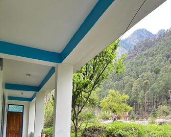 Sky Heaven Katagla - Kasol - Balcón
