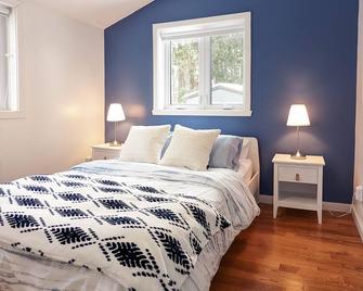 Lake House Chalet, Laurentides, Pet Friendly, Waterfront, Beach, Private, Luxury - Nominingue - Habitación