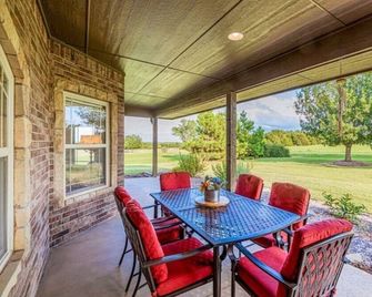 Circle Arrow Retreat-Country Home Just 2.5 miles from Stillwater - Stillwater - Patio
