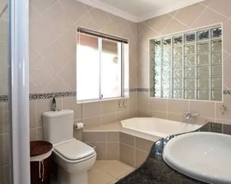Villa Schreiner Guest House - โจฮันเนสเบิร์ก - ห้องน้ำ