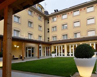 Virginia Palace Hotel - Garbagnate Milanese - Edificio