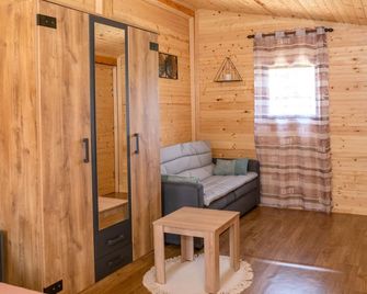 Robinzonski Kamp Hofman - Varaždin - Obývací pokoj